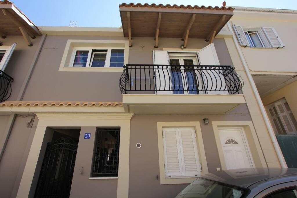Cozy Apartment In The Heart Of The Town 아르고스톨리온 외부 사진